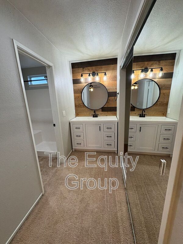 Building Photo - 1937 Chinowth St