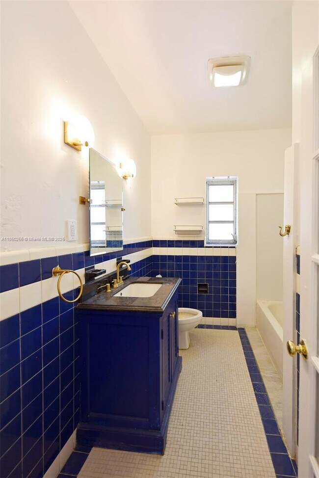 Building Photo - 7613 Biscayne Blvd