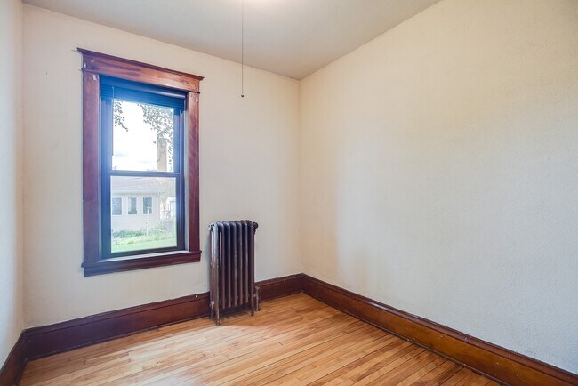 Building Photo - 1360 Dale St N