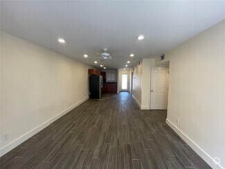 Building Photo - 909 Reinli St