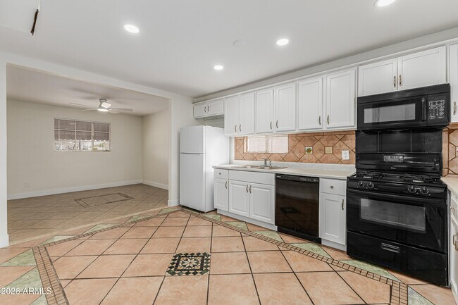 Building Photo - 5620 N 19th Ave