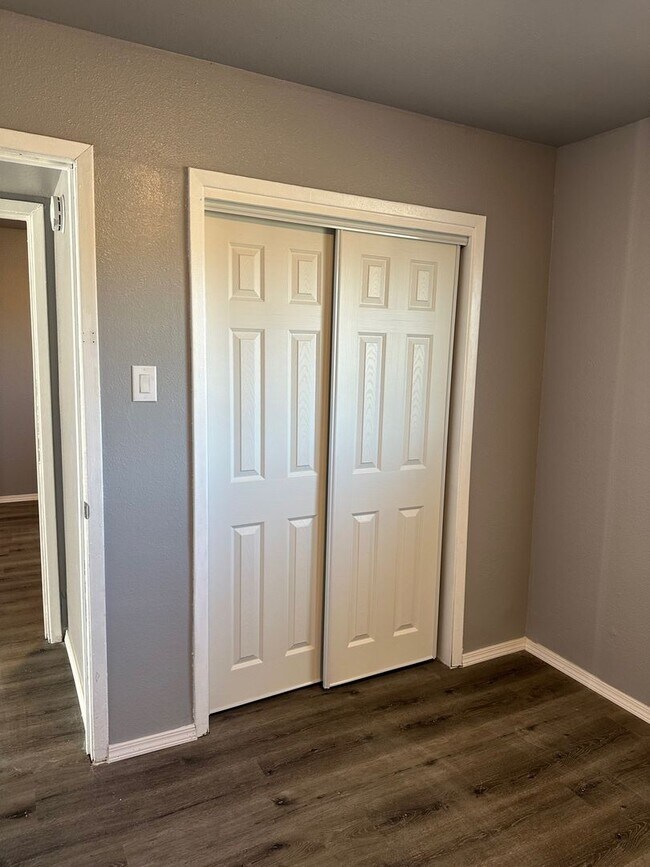 Building Photo - 1277 Jelso Ave