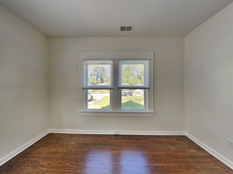 Building Photo - 499 Woodlawn Ave NW