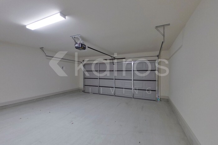 Building Photo - 8118 S Hendrick Dr