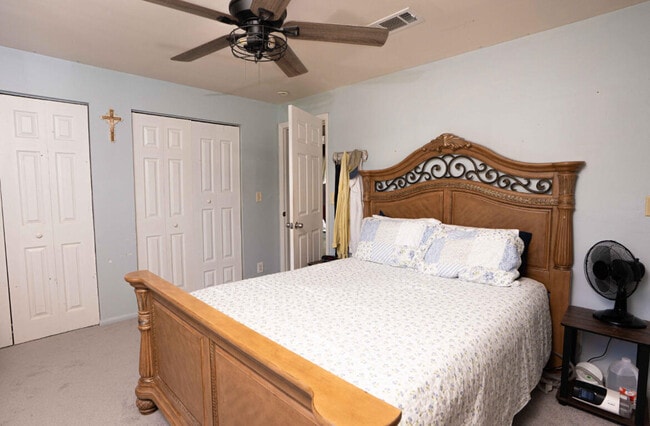 Building Photo - 1881 SE Manth Ln