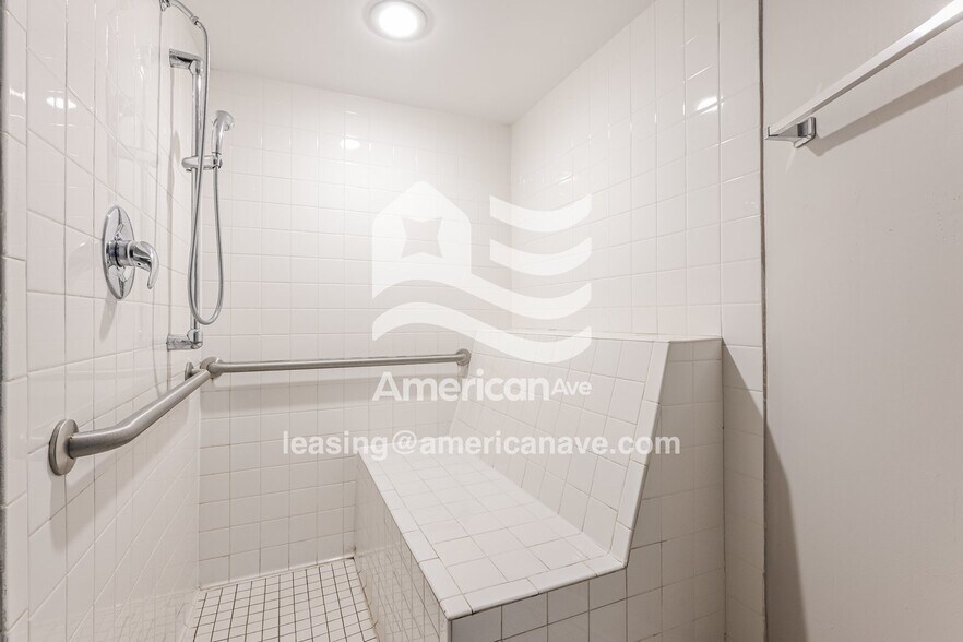 Building Photo - 1402 Linden St