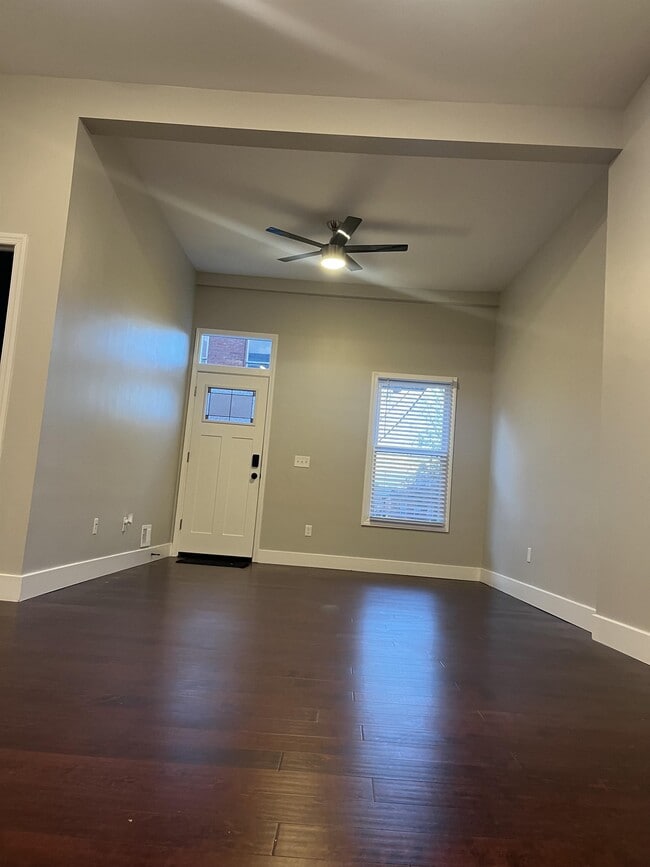 Building Photo - 110 Hemlock St