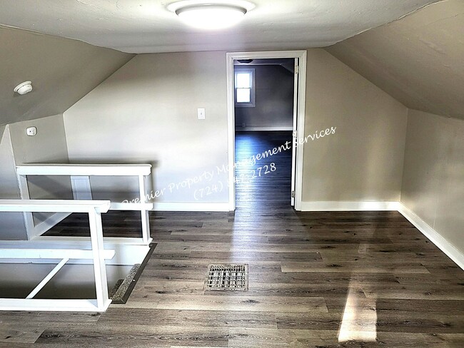 Building Photo - 1390 Barclay Hill Rd