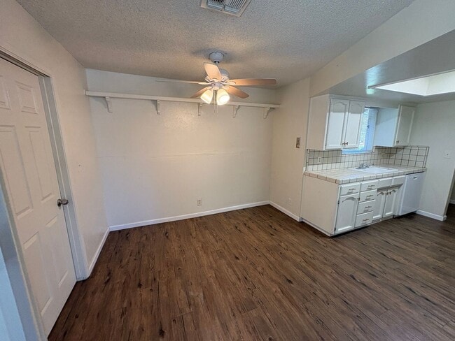 Building Photo - Cozy Home on Spacious Lot with Pool Available Now!