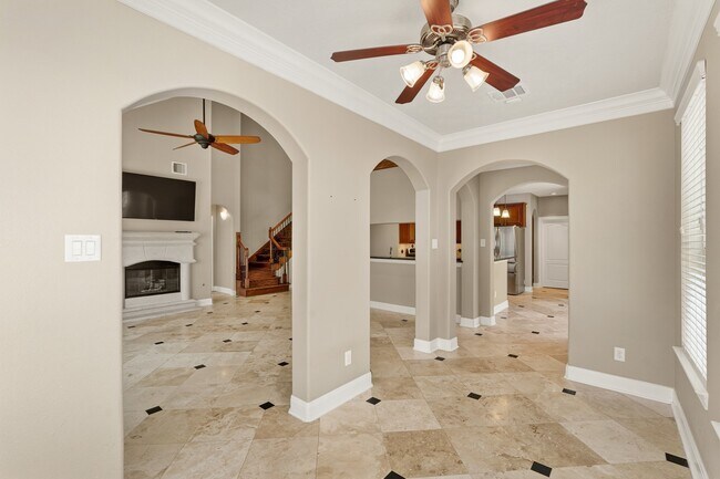 Building Photo - 2702 Pine tr