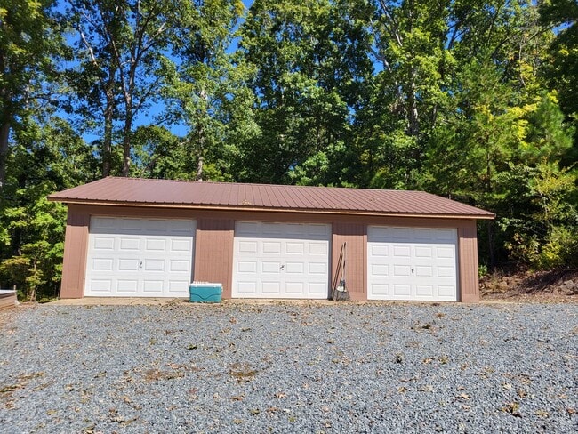 Building Photo - Doublewide with 3 car garage