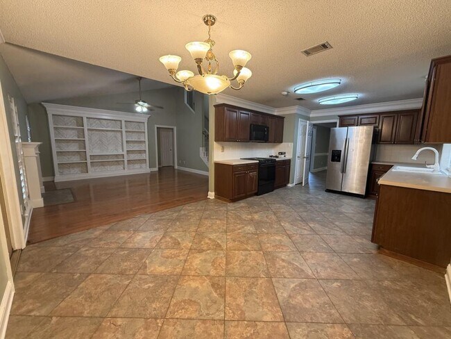 Building Photo - 2065 Juniper Dr