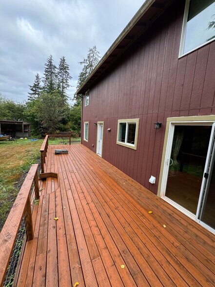 Back deck - 35141 Boman Ln