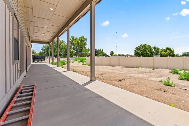 Building Photo - 303 CM Rdg Ln