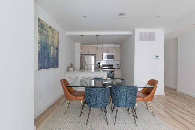 Building Photo - 300 Marshall Dr