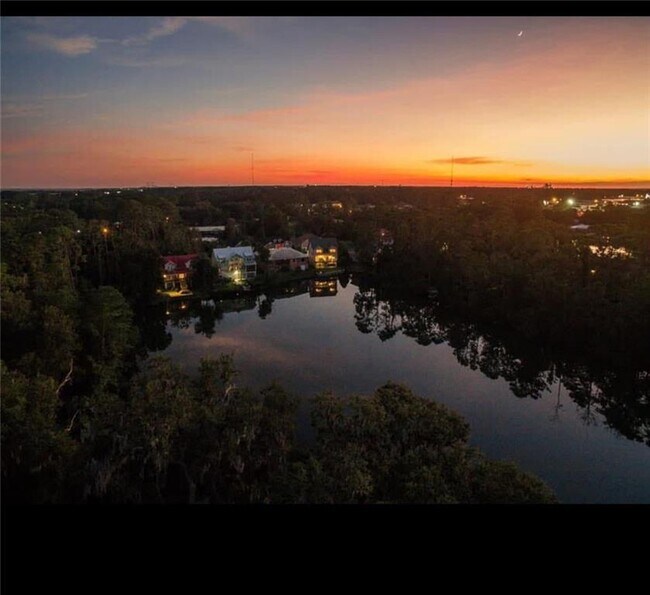 Building Photo - 109 Palmera Ln