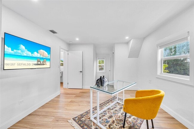 Building Photo - 1960 NE 182nd St