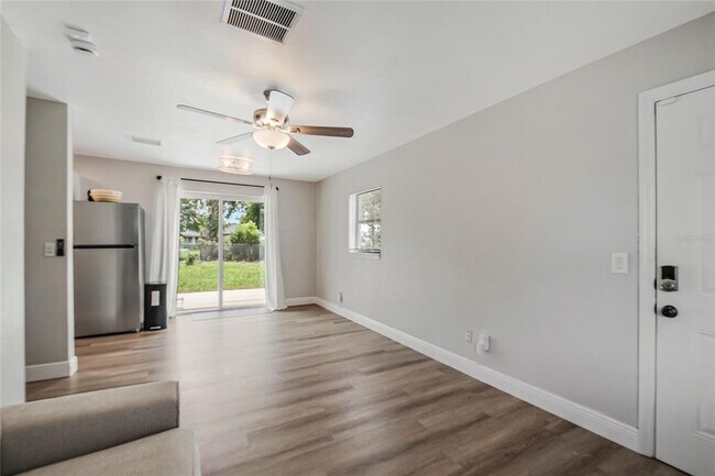 Building Photo - 211 Woodmere Blvd