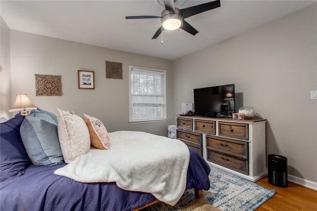 Building Photo - 1138 Arlington Pkwy NE