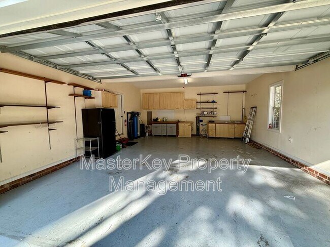 Building Photo - 6425 Cross Ridge Dr