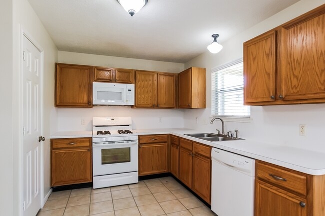 Building Photo - 2715 Fox View Cir