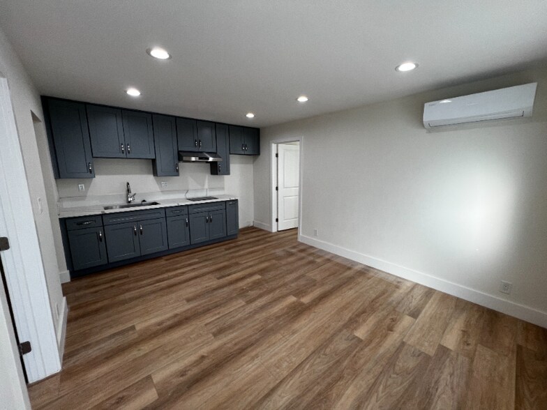 Building Photo - 8654 Vicara Dr