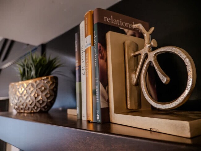 Building Photo - 3413 W Sunset Ave