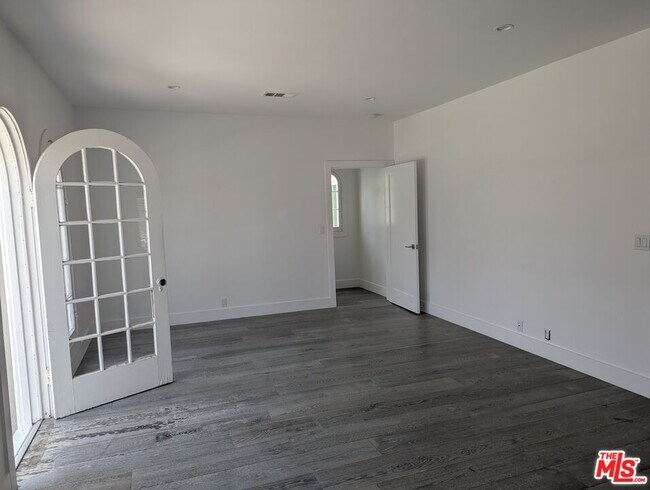 Building Photo - 807 Croft Ave