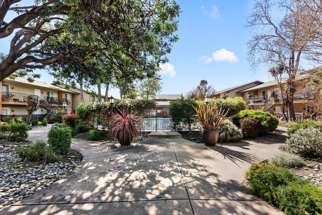 Building Photo - Bright and Spacious 2-Bedroom Condo with W...