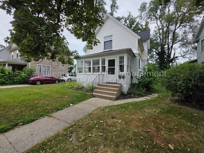 Building Photo - 817 Egleston Ave