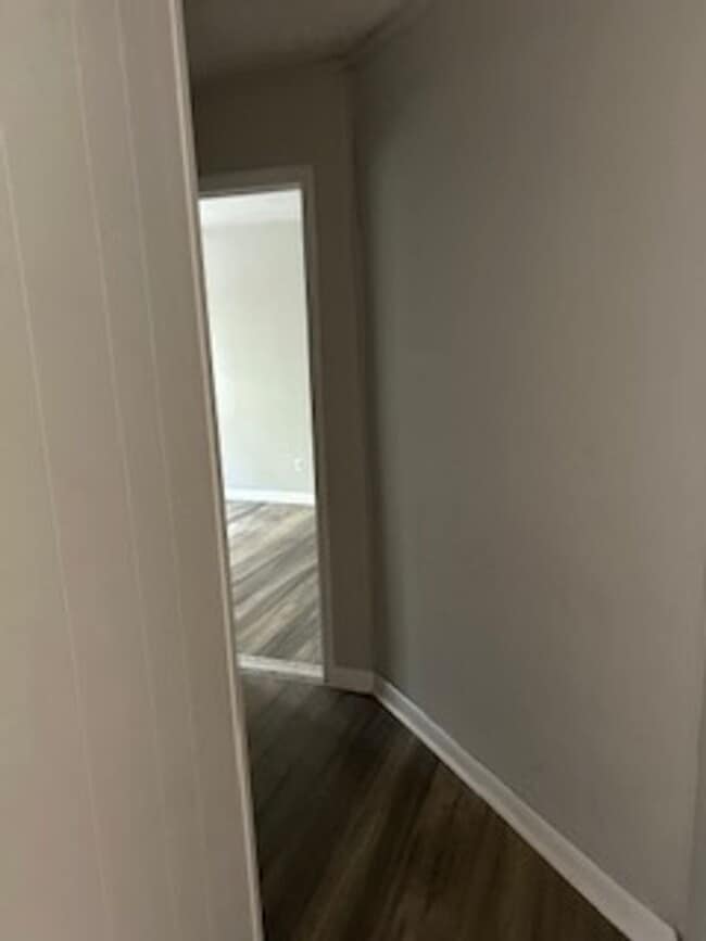 Building Photo - 68 Maple St