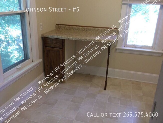 Building Photo - 736 E Johnson St