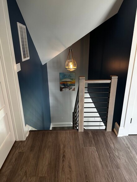 Building Photo - 502 12th Ave