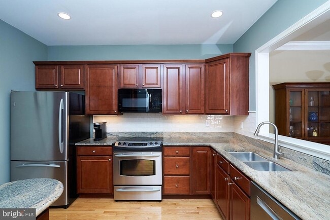 Building Photo - 138 Whispering Oaks Dr