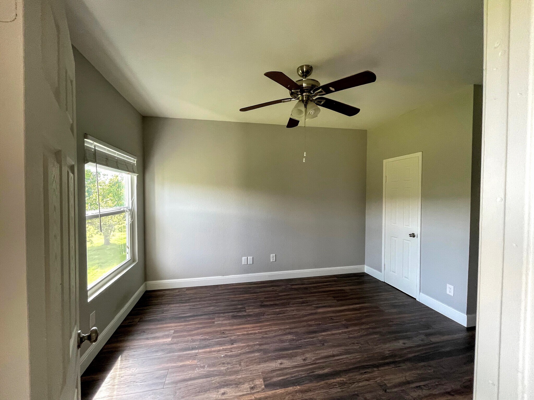Master bedroom with view of the park - 12166 Metric Blvd