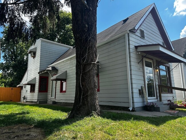 Building Photo - 1120 Ekin Ave