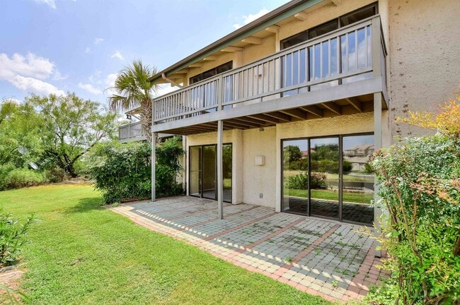 Building Photo - 207 Hi Cir N