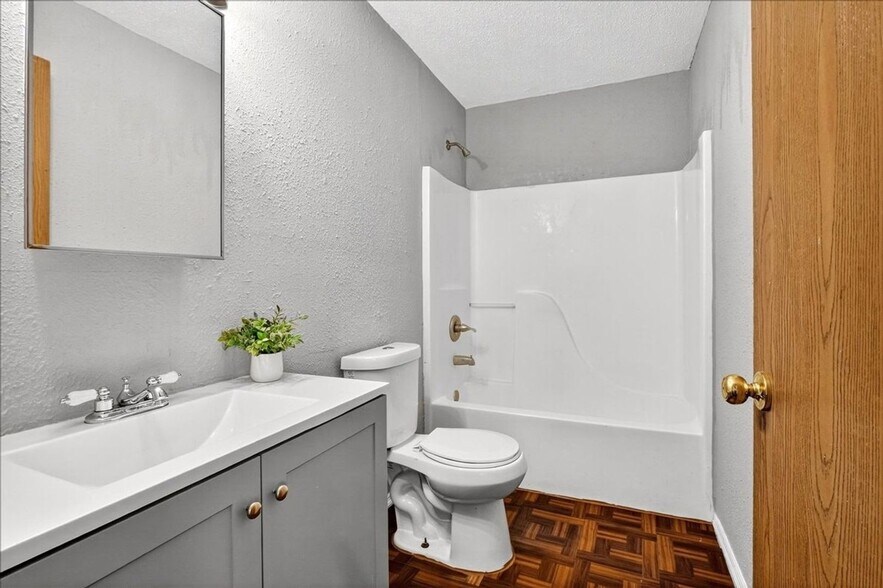 Building Photo - 221 Allen St