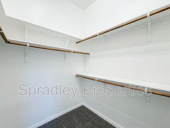 Building Photo - 1131 Kiskadee Branch Dr