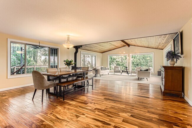 Building Photo - Single Family Home in West Linn with a Won...