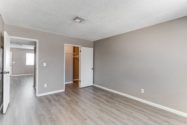 Building Photo - ? Renovated 2-Bed Oasis in the Heart of Do...