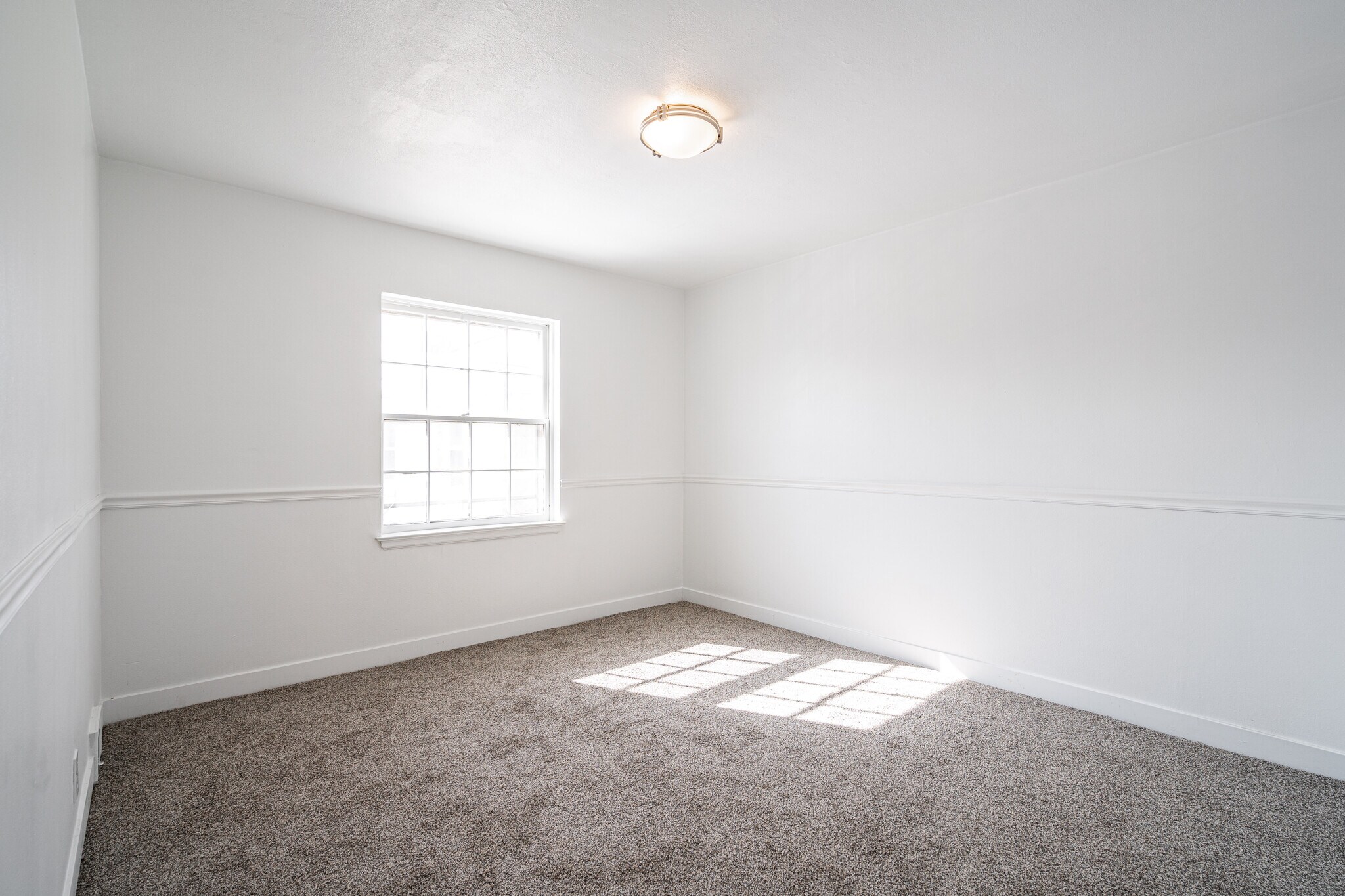 Building Photo - 4304 N Sheffield Ave