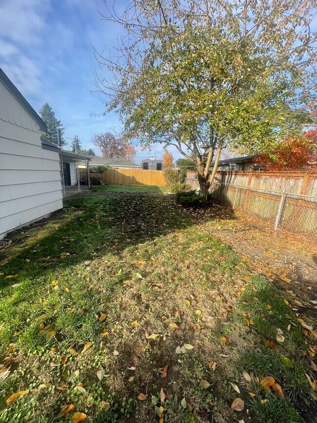 Building Photo - Charming 3 Bedroom Home Lebanon Home with Large Fenced Yard! **$500.00 Off First Full Month's Ren...
