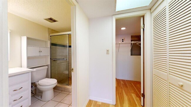 Building Photo - 3432 Lake Bayshore Dr