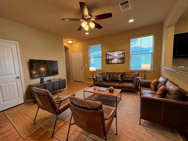 Building Photo - 2880 Donnell Dr
