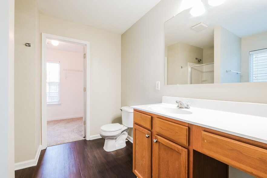 Building Photo - 2770 Mayfair Dr