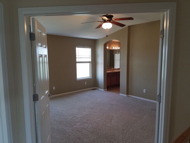 Building Photo - Tollgate Crossing 2 Story with 6 Bedrooms ...