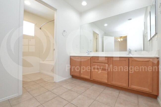 Building Photo - 5750 S Ladyslipper Pl