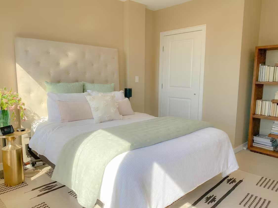 Building Photo - 16 Miner St