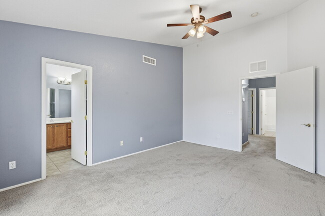 Building Photo - 542 N Palo Verde